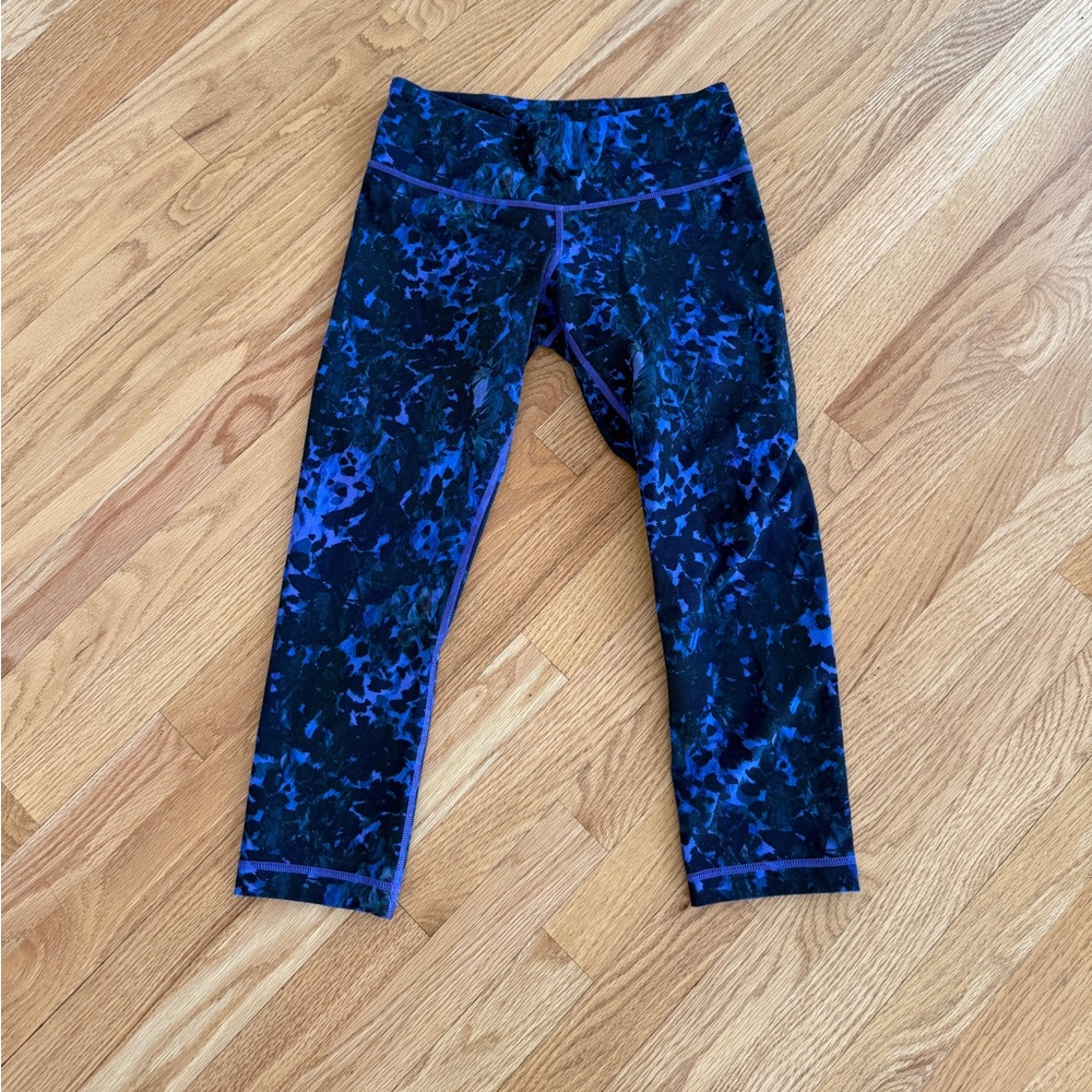 Lululemon capri leggings size 6 patterned